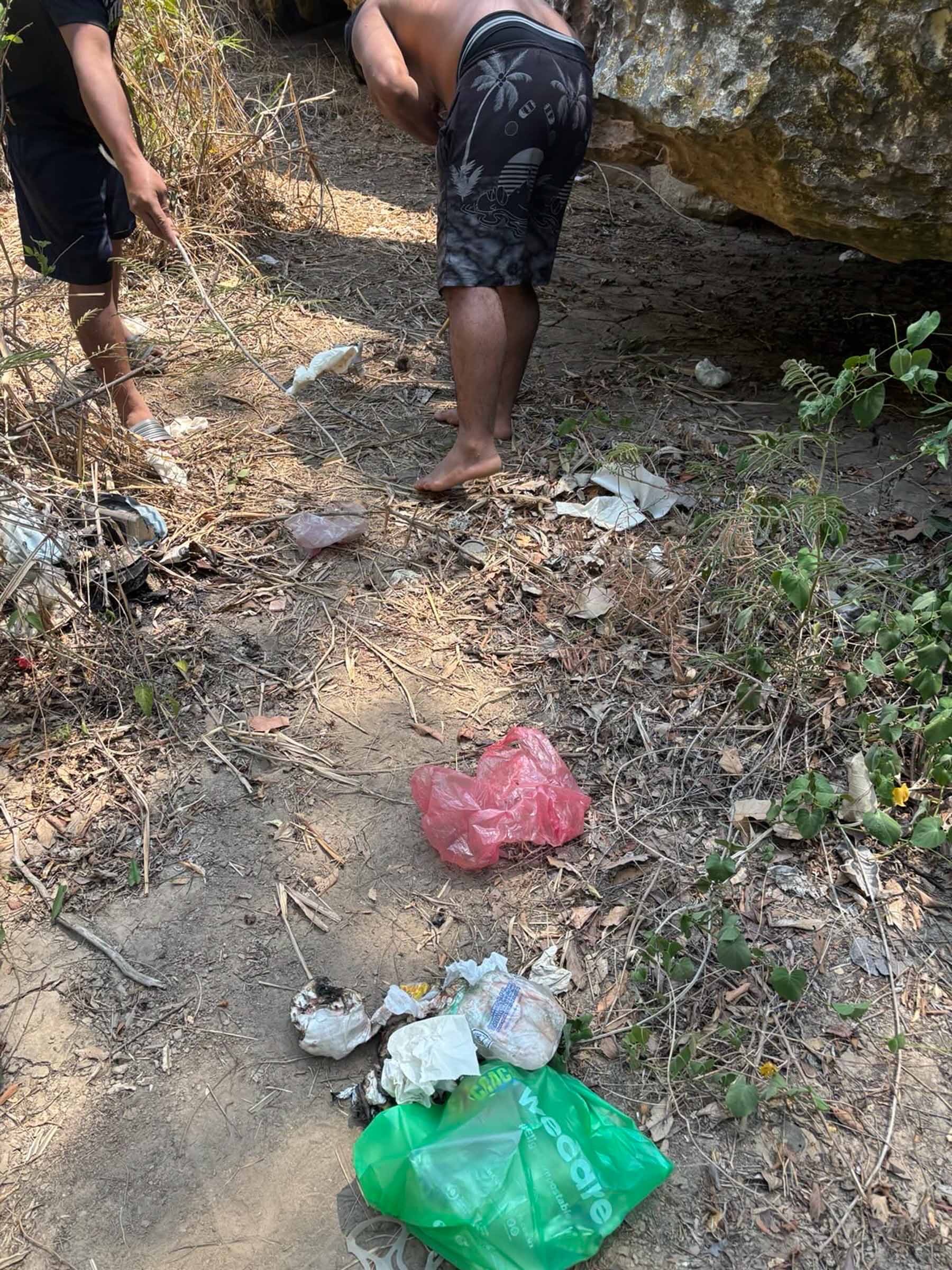 nahua expeditions conservation stills trash cleanup-726