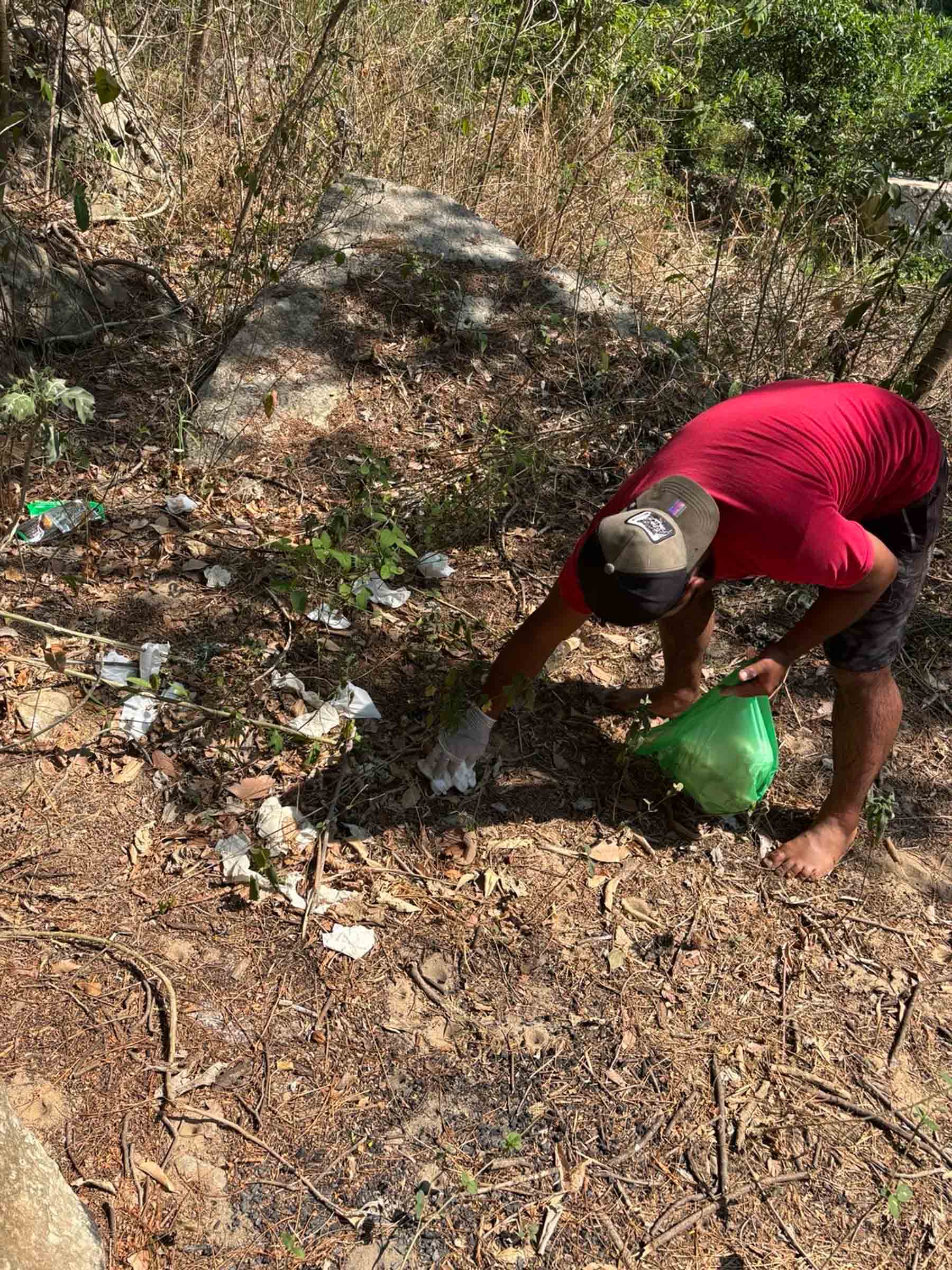 nahua expeditions conservation stills trash cleanup-733