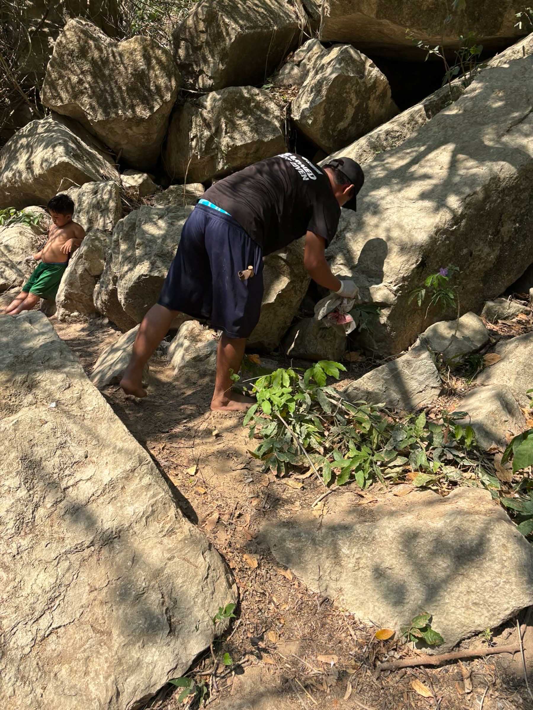 nahua expeditions conservation stills trash cleanup-737