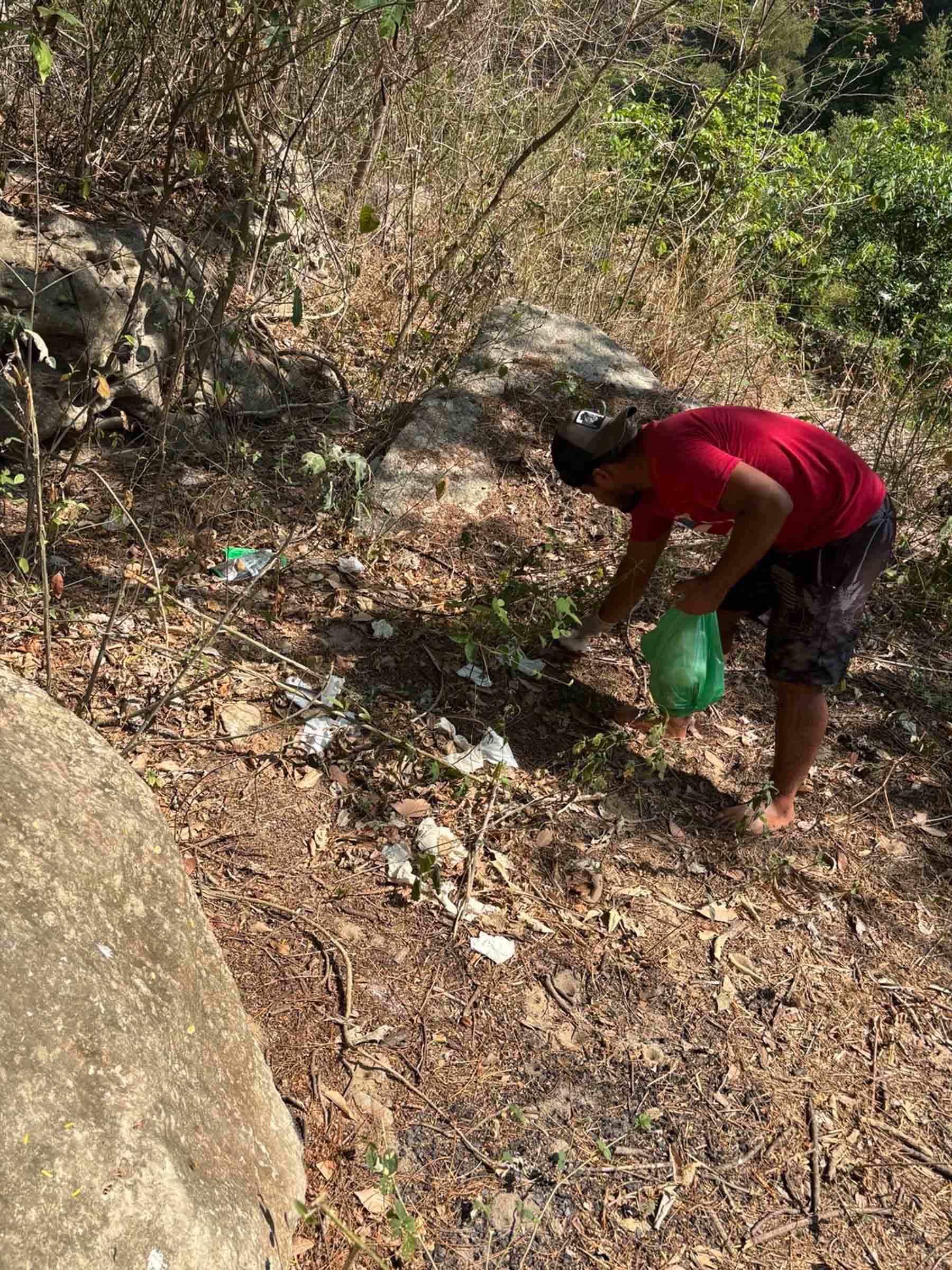 nahua expeditions conservation stills trash cleanup-743