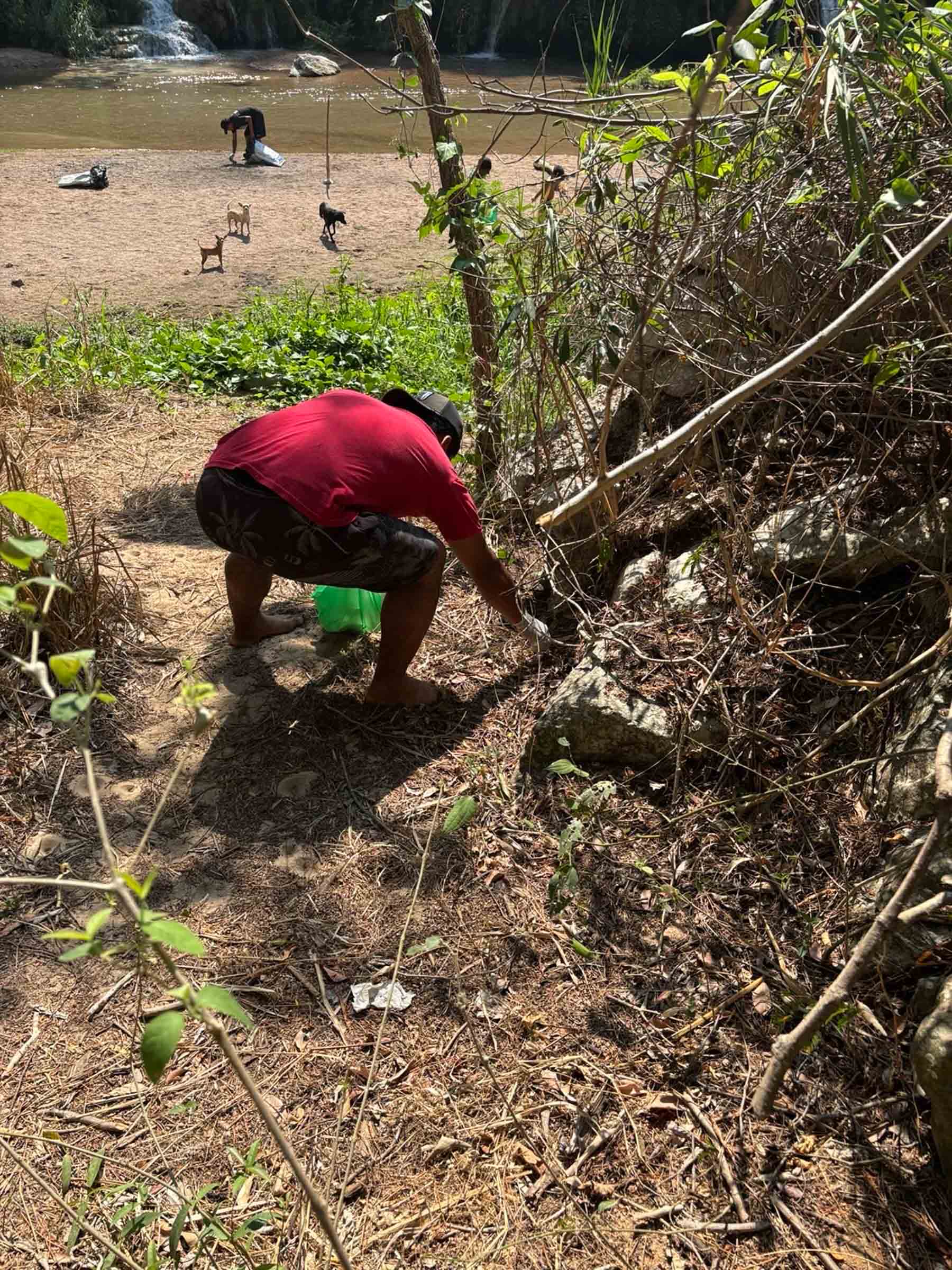 nahua expeditions conservation stills trash cleanup-750