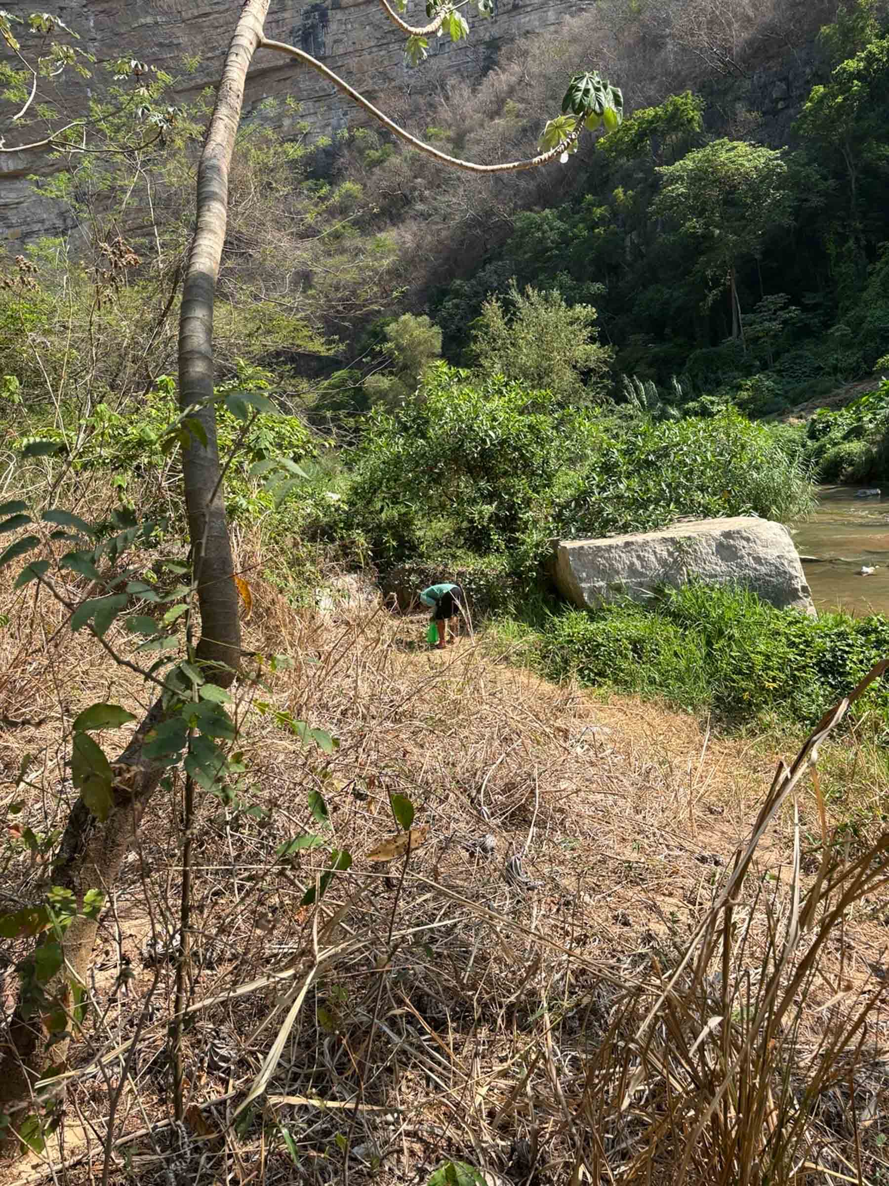 nahua expeditions conservation stills trash cleanup-751