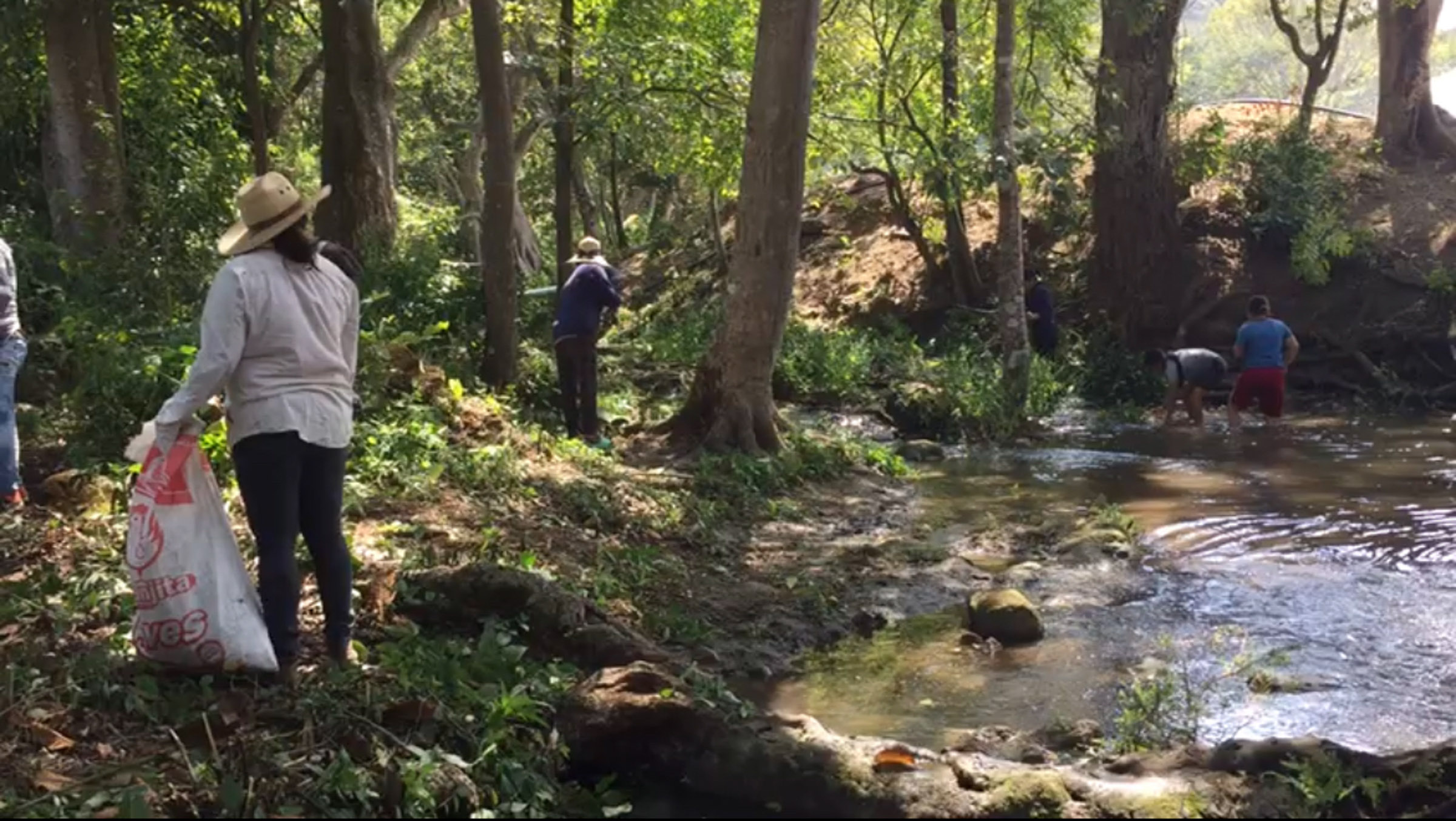 nahua expeditions conservation stills trash cleanup-752